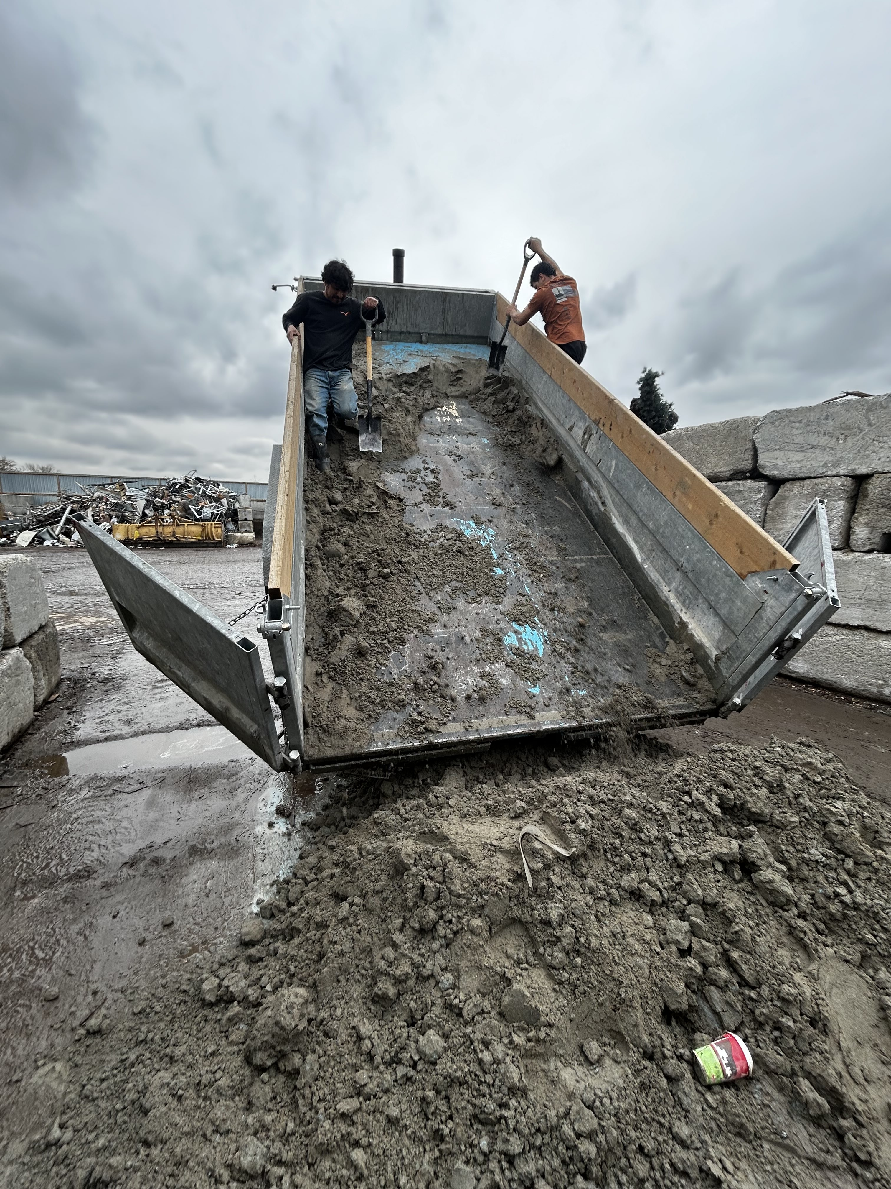 Unloading debris trailer